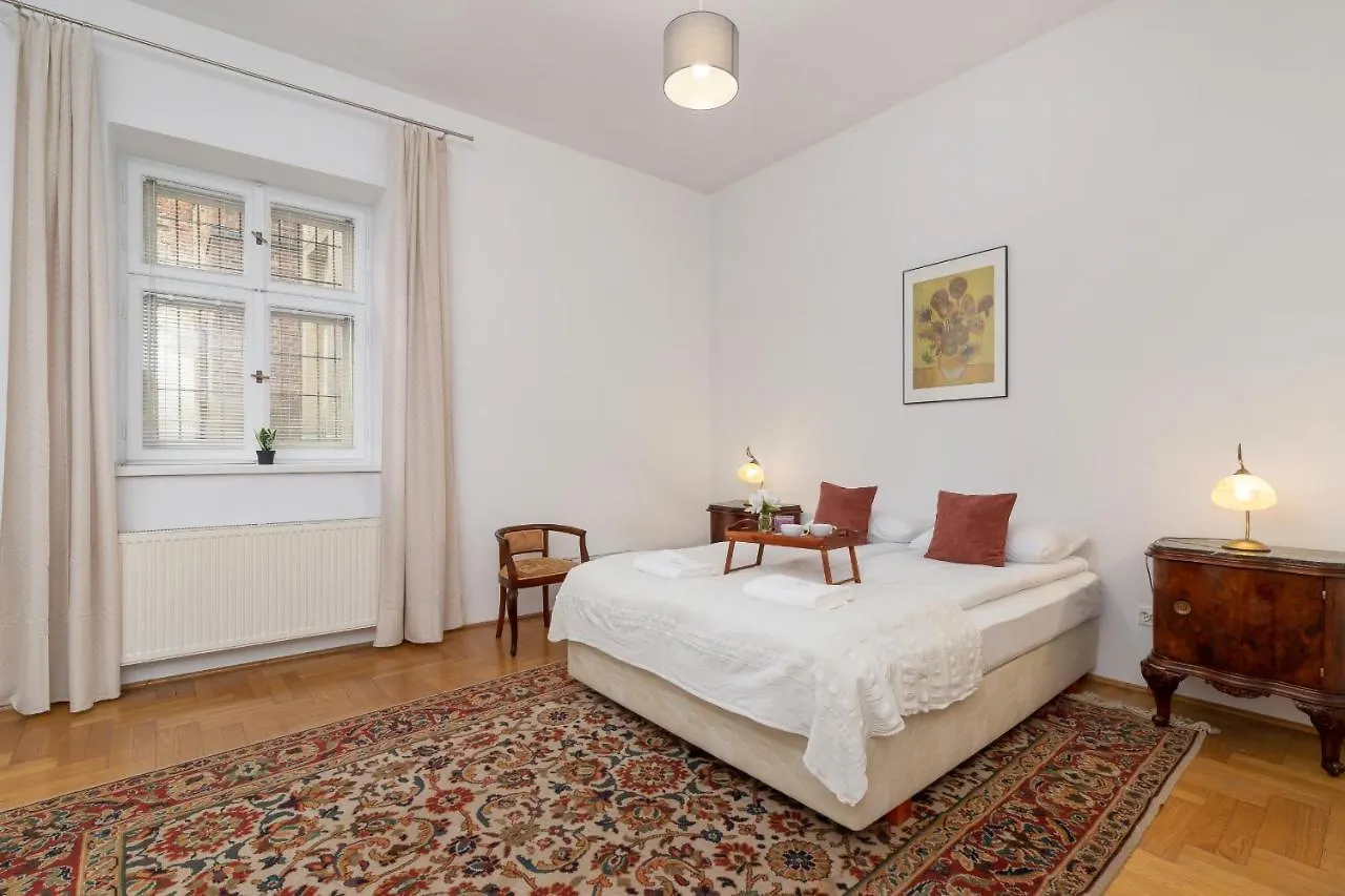Heart Of The City Apartments Market Square Cracow By Noclegi Renters Krakow 0*,