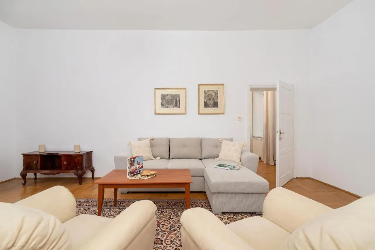 Heart Of The City Apartments Market Square Cracow By Noclegi Renters Krakow 0*,