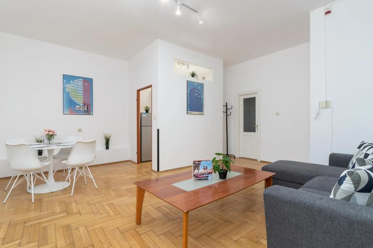 Heart Of The City Apartments Market Square Cracow By Noclegi Renters Krakow 0*,